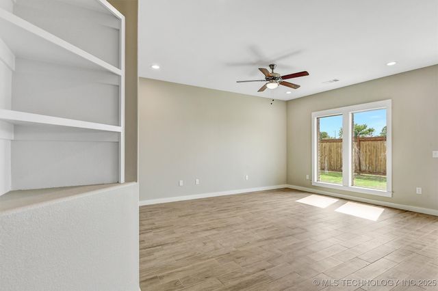 1181 Wild Indigo Circle, Calera, OK 74730