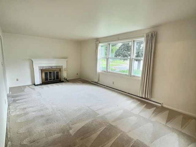 525 PEMBROOK COURT, Neenah, WI 54956