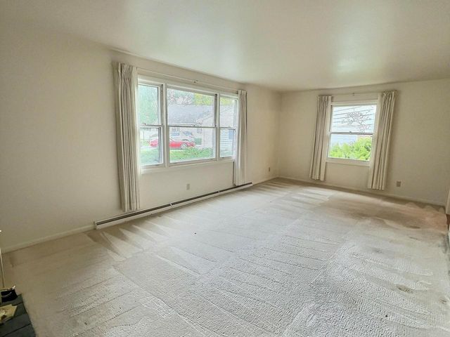 525 PEMBROOK COURT, Neenah, WI 54956