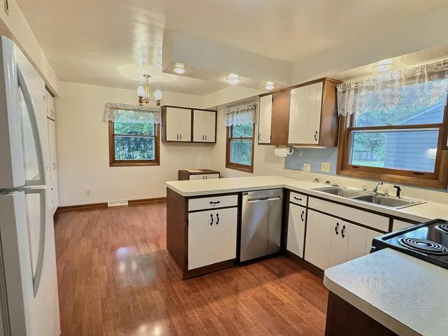 525 PEMBROOK COURT, Neenah, WI 54956