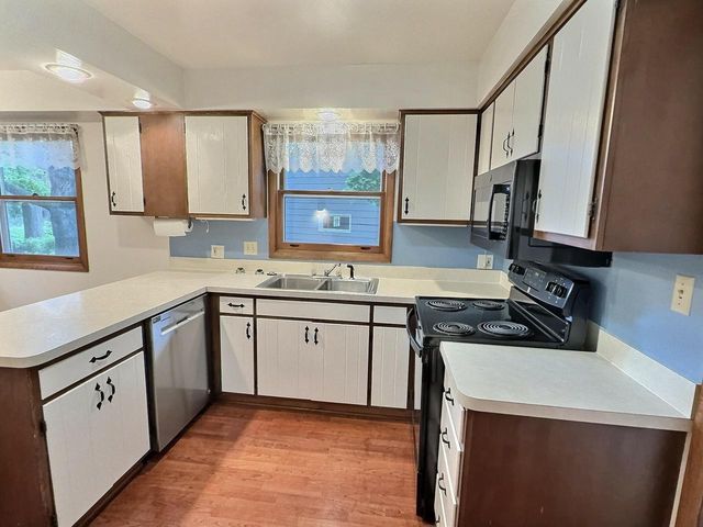 525 PEMBROOK COURT, Neenah, WI 54956