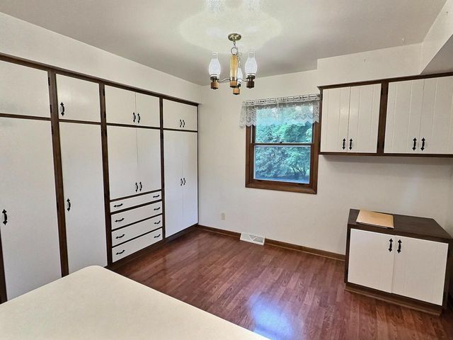 525 PEMBROOK COURT, Neenah, WI 54956