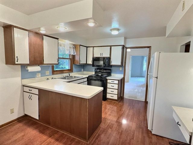 525 PEMBROOK COURT, Neenah, WI 54956