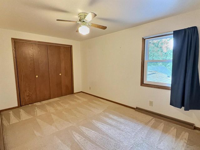 525 PEMBROOK COURT, Neenah, WI 54956