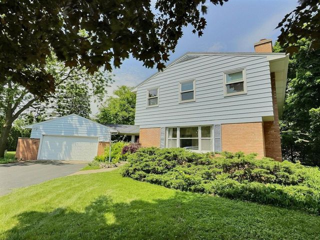 525 PEMBROOK COURT, Neenah, WI 54956