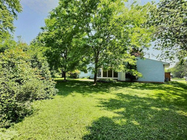 525 PEMBROOK COURT, Neenah, WI 54956