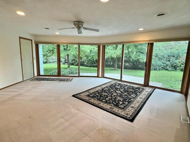 525 PEMBROOK COURT, Neenah, WI 54956