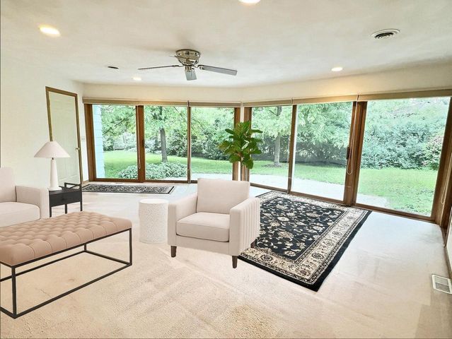 525 PEMBROOK COURT, Neenah, WI 54956