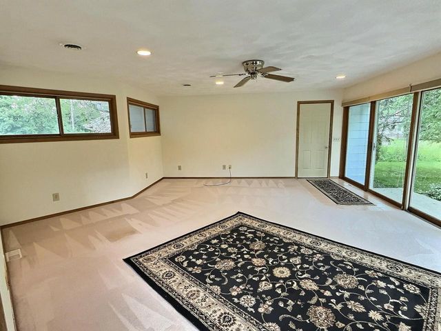 525 PEMBROOK COURT, Neenah, WI 54956