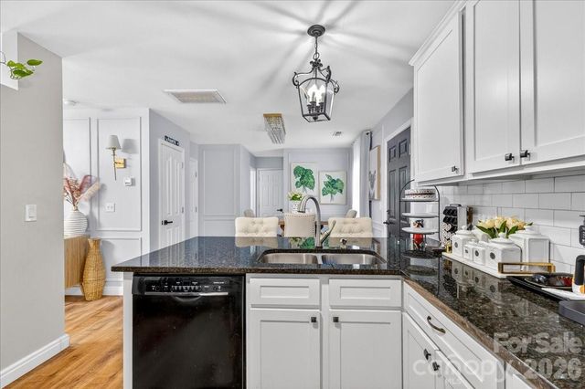 6219 Thompson Brook Lane, Charlotte, NC 28212