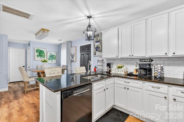 6219 Thompson Brook Lane, Charlotte, NC 28212