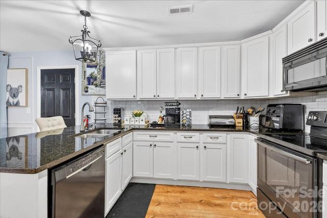 6219 Thompson Brook Lane, Charlotte, NC 28212