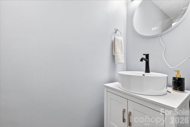 6219 Thompson Brook Lane, Charlotte, NC 28212