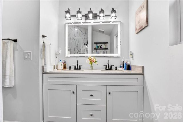 6219 Thompson Brook Lane, Charlotte, NC 28212