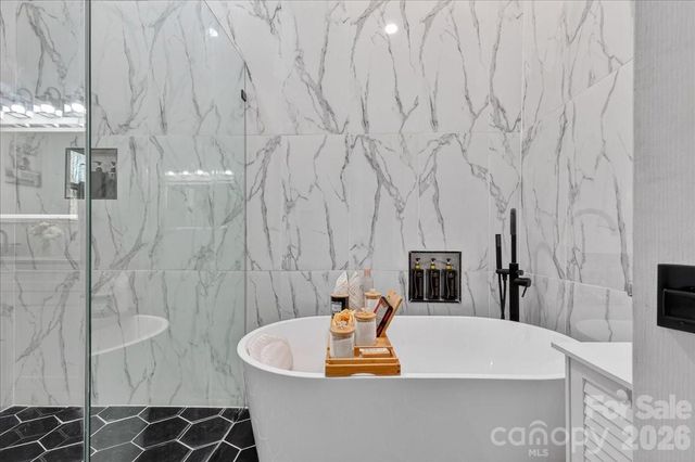 6219 Thompson Brook Lane, Charlotte, NC 28212