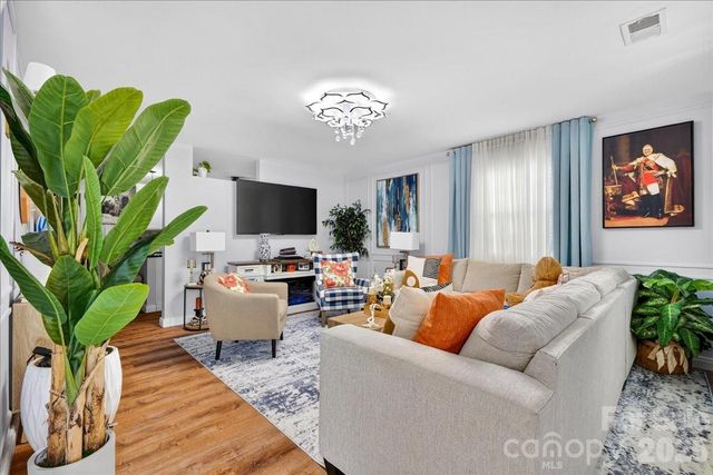 6219 Thompson Brook Lane, Charlotte, NC 28212