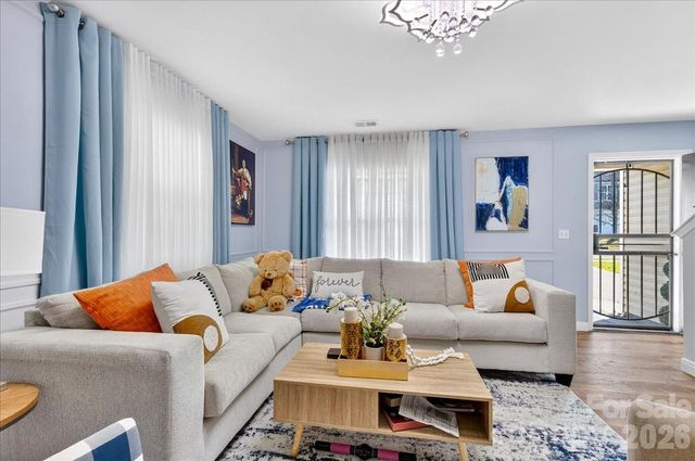 6219 Thompson Brook Lane, Charlotte, NC 28212