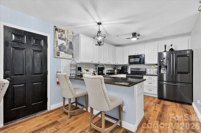 6219 Thompson Brook Lane, Charlotte, NC 28212