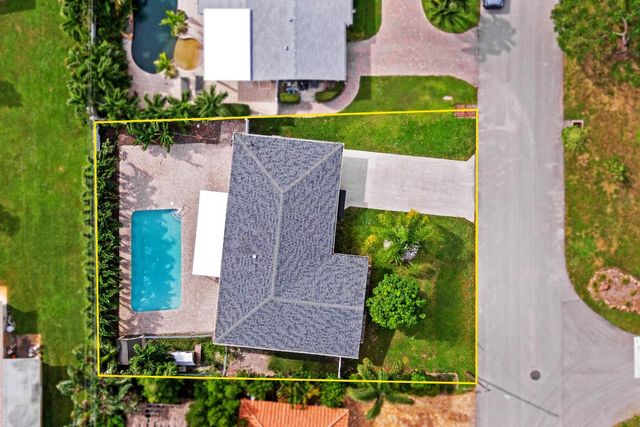 912 SE 8th Court, Deerfield Beach, FL 33441