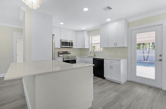 912 SE 8th Court, Deerfield Beach, FL 33441