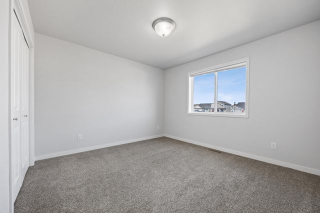 5891 59th Avenue S, Fargo, ND 58104