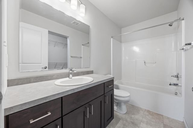 5891 59th Avenue S, Fargo, ND 58104