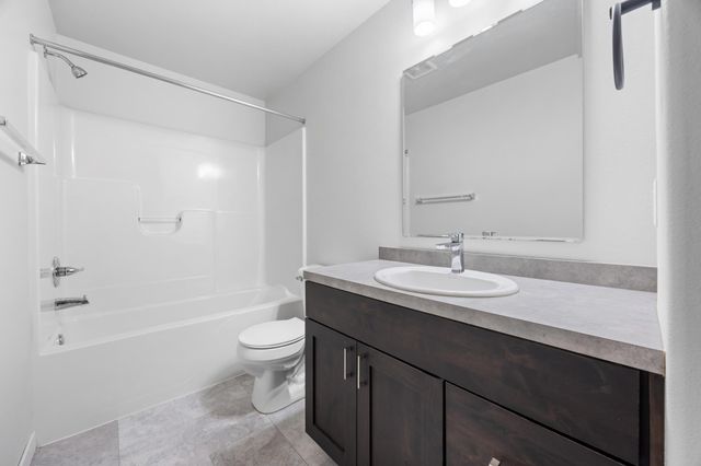 5891 59th Avenue S, Fargo, ND 58104