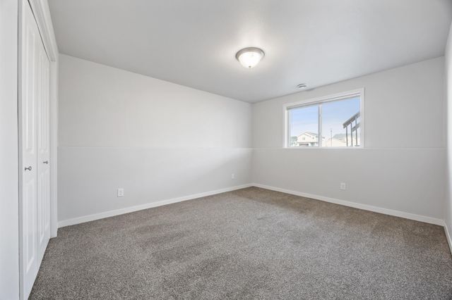 5891 59th Avenue S, Fargo, ND 58104