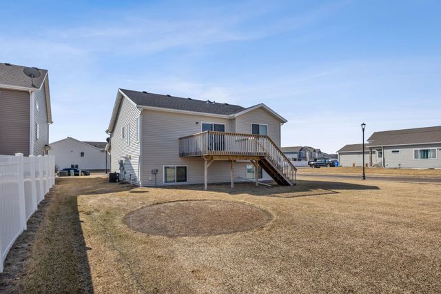 5891 59th Avenue S, Fargo, ND 58104