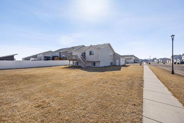 5891 59th Avenue S, Fargo, ND 58104