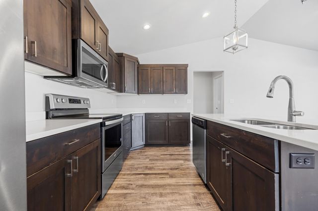 5891 59th Avenue S, Fargo, ND 58104