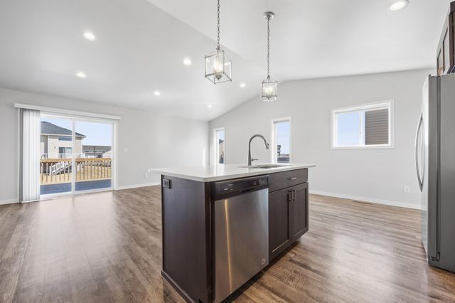 5891 59th Avenue S, Fargo, ND 58104