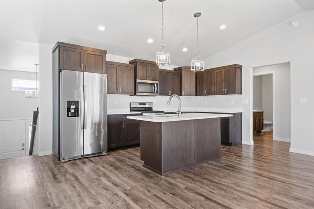 5891 59th Avenue S, Fargo, ND 58104