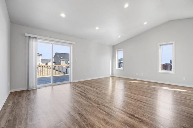 5891 59th Avenue S, Fargo, ND 58104