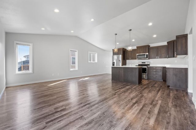 5891 59th Avenue S, Fargo, ND 58104