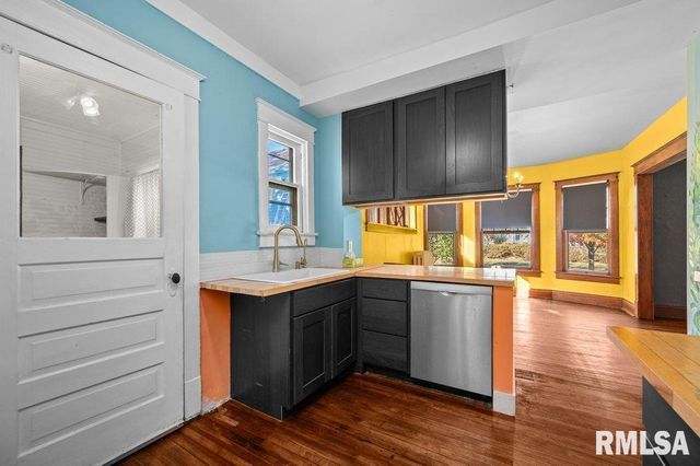 2105 15TH Street, Moline, IL 61265