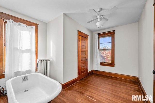 2105 15TH Street, Moline, IL 61265