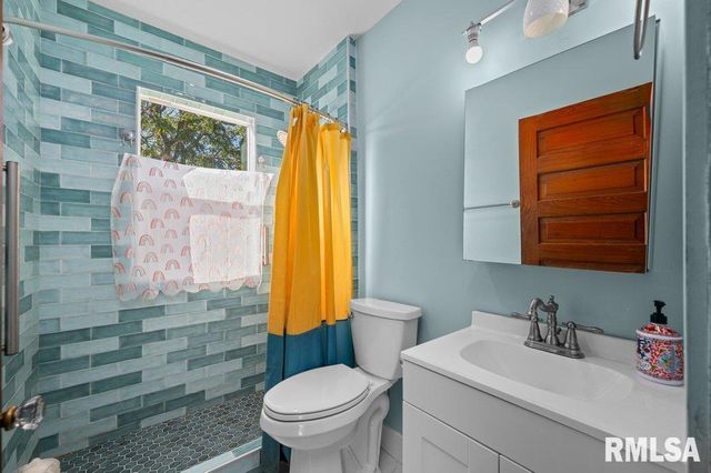 2105 15TH Street, Moline, IL 61265