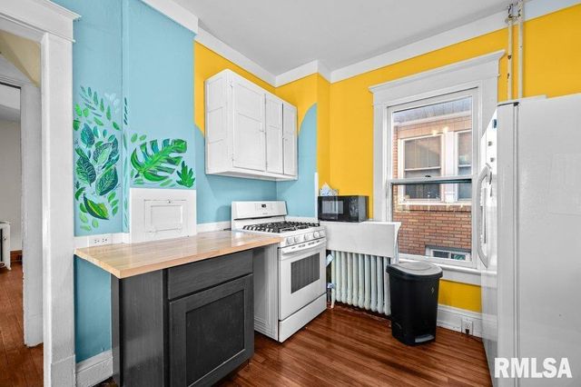 2105 15TH Street, Moline, IL 61265