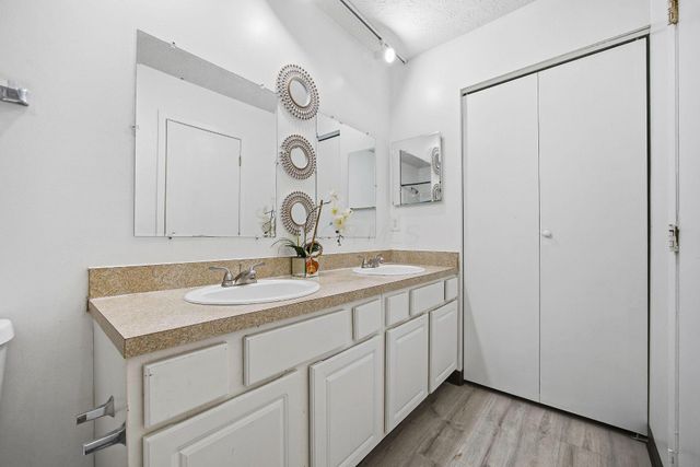 5258 Captains Court, E, Columbus, OH 43220