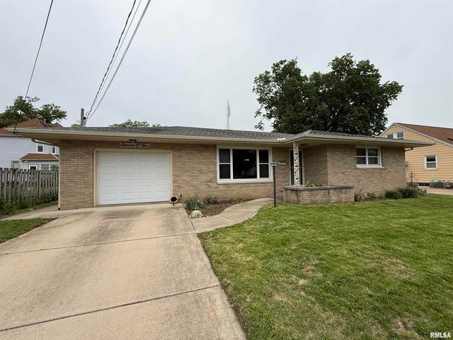 1105 S 6TH Street, Pekin, IL 61554