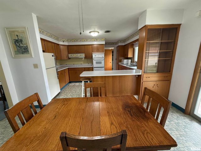 1105 S 6TH Street, Pekin, IL 61554