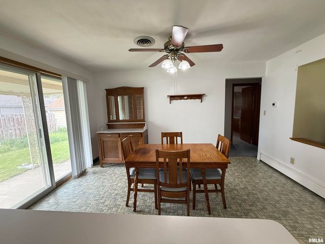 1105 S 6TH Street, Pekin, IL 61554