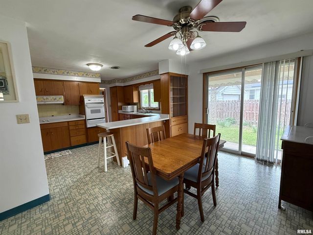 1105 S 6TH Street, Pekin, IL 61554