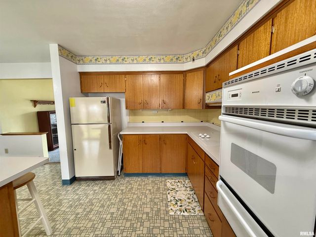 1105 S 6TH Street, Pekin, IL 61554