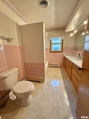 1105 S 6TH Street, Pekin, IL 61554