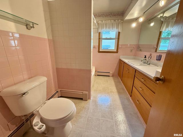 1105 S 6TH Street, Pekin, IL 61554