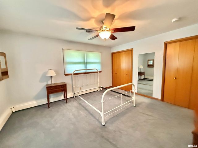 1105 S 6TH Street, Pekin, IL 61554