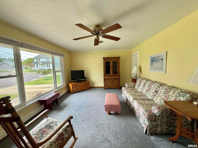 1105 S 6TH Street, Pekin, IL 61554