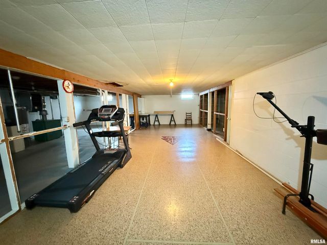 1105 S 6TH Street, Pekin, IL 61554